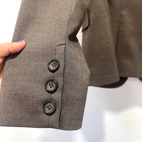 The Limited Brown Blazer with Fitted Silhouette and Long Sleeves 6 - Picture 5 of 7